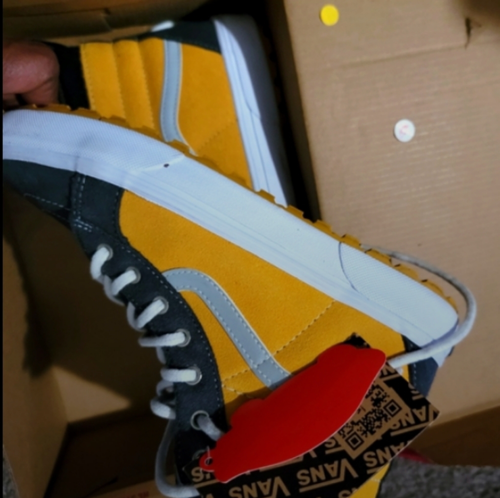 Vans - Picture 3 of 4